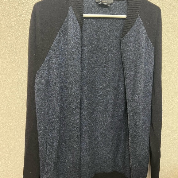 Men's Black and Blue Zip-Up Cashmere Sweater - Picture 4 of 5